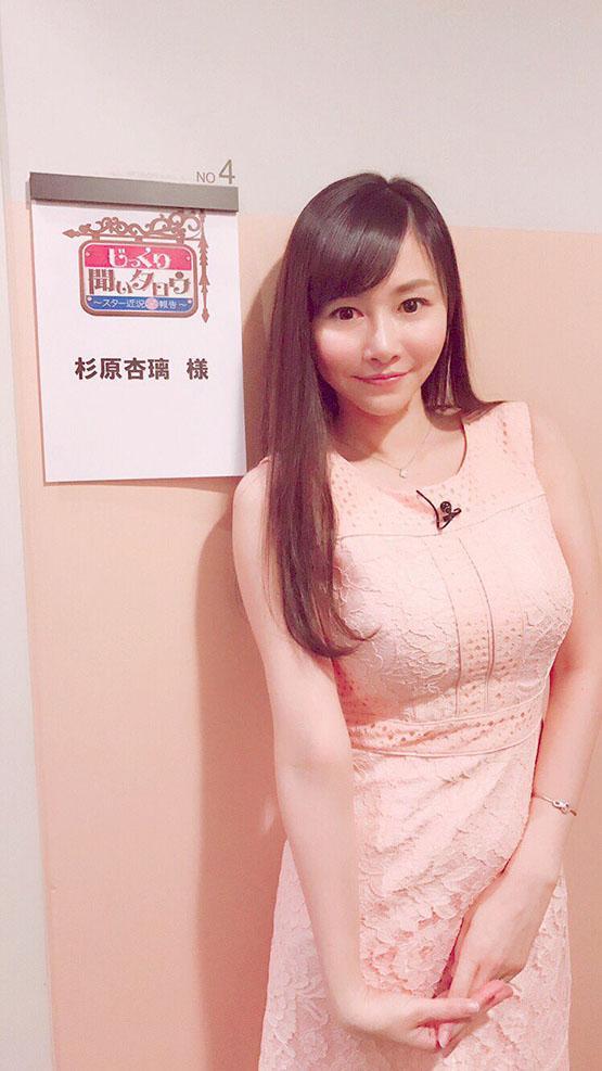 38岁的她曾被赞是日本最强写真女王 如今结婚隐退不再复出